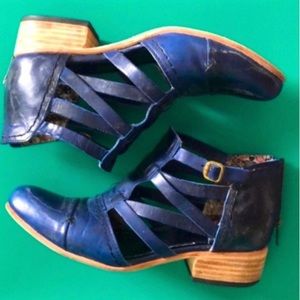 Shoes FREEBIRD by STEVEN Booties HOPE Rare Blue Leather Sandals Size 8